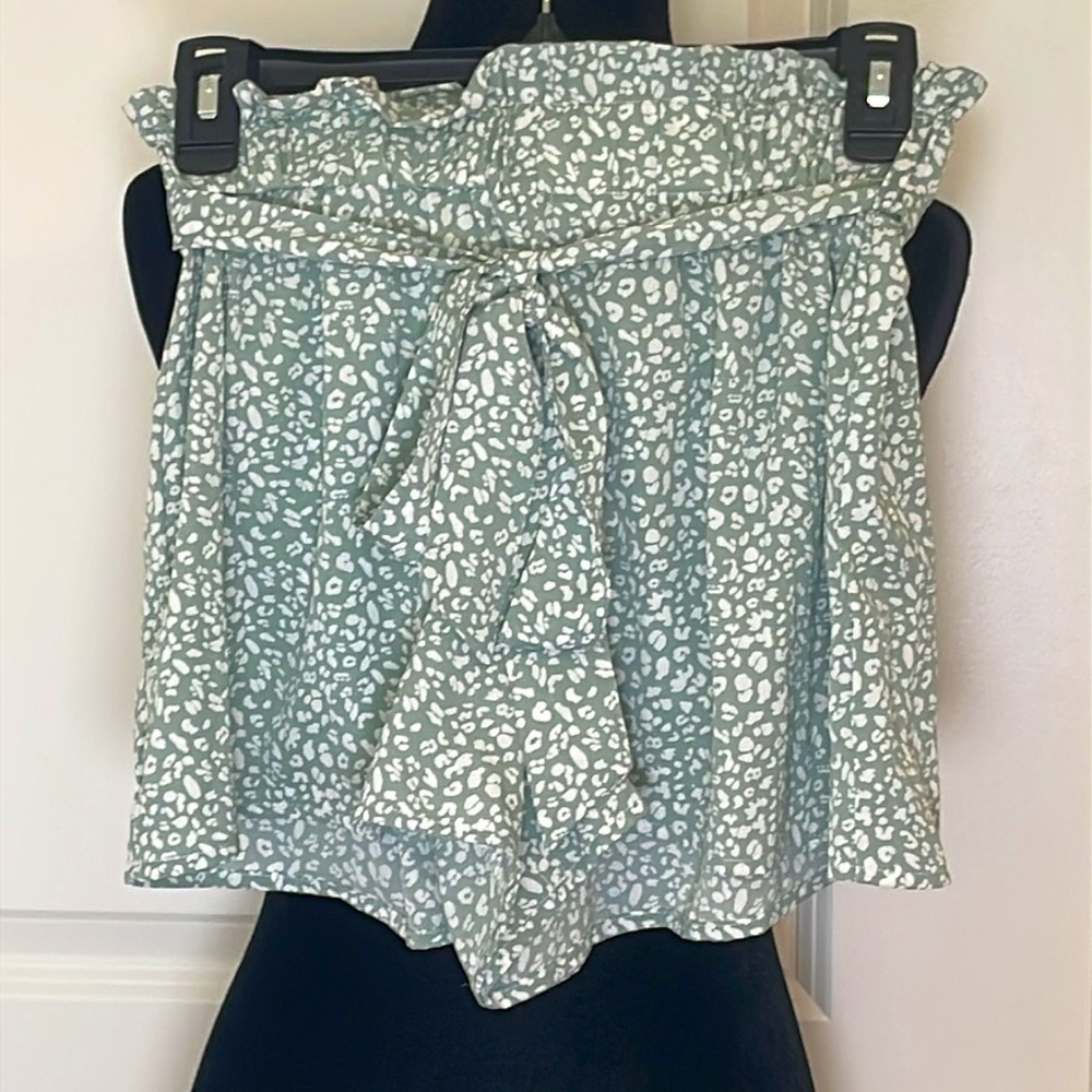 Shein Paper Bag Shorts Green/White Print Elastic Waist Dressy Belted Size XS